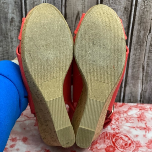 🌈Super Cute Coral Wedges 🐠💖 - Picture 3 of 8